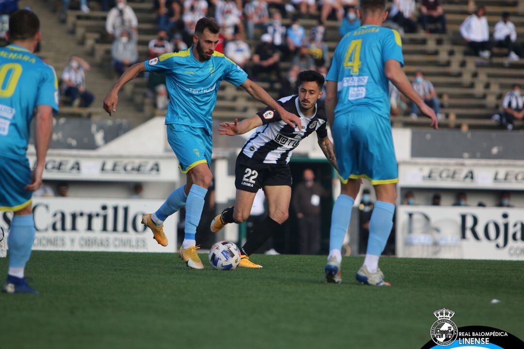 Raúl Hernández ante la Balona.