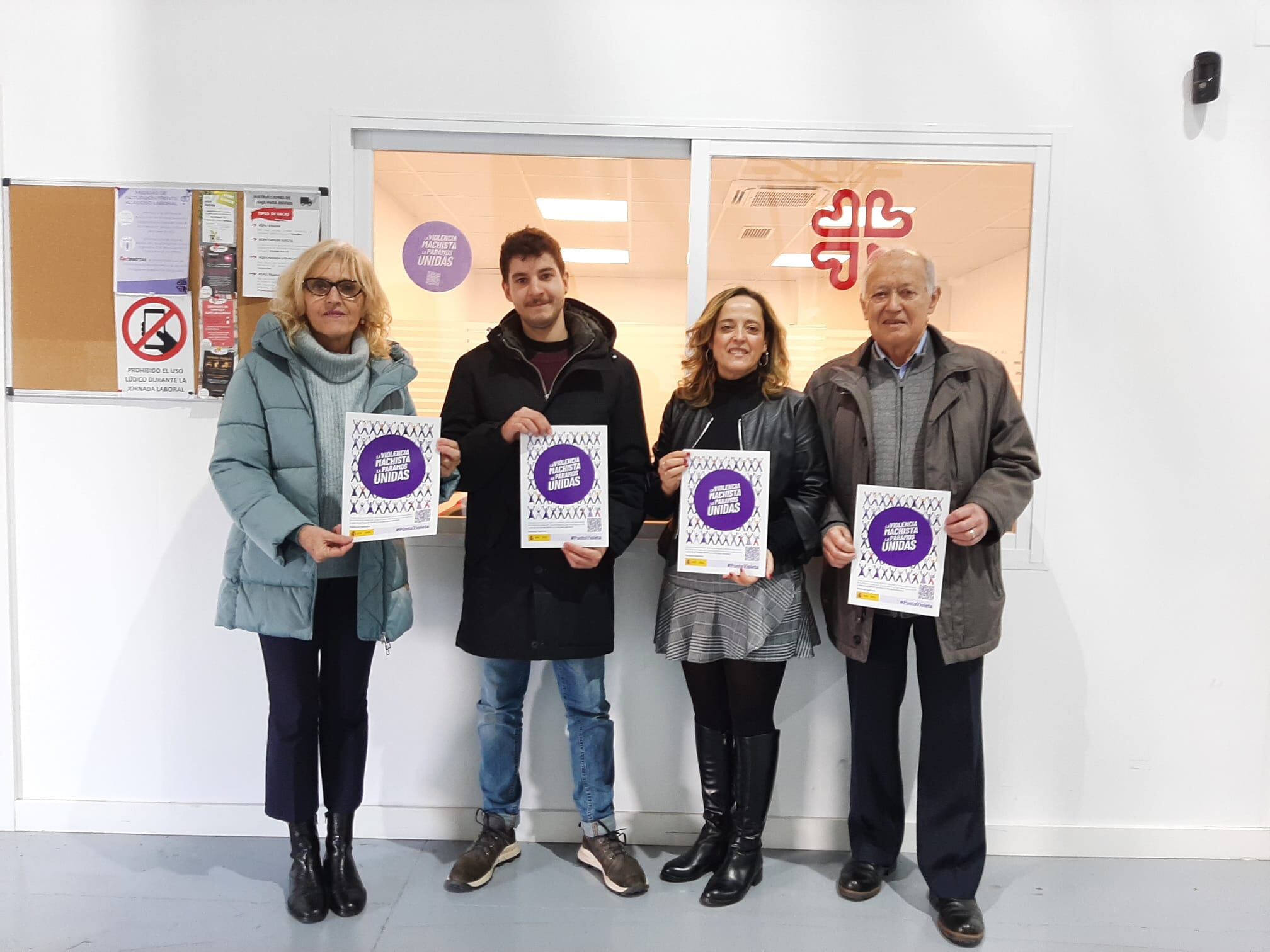 Silvia Salazar, junto a miembros de Carinsertas en Huesca
