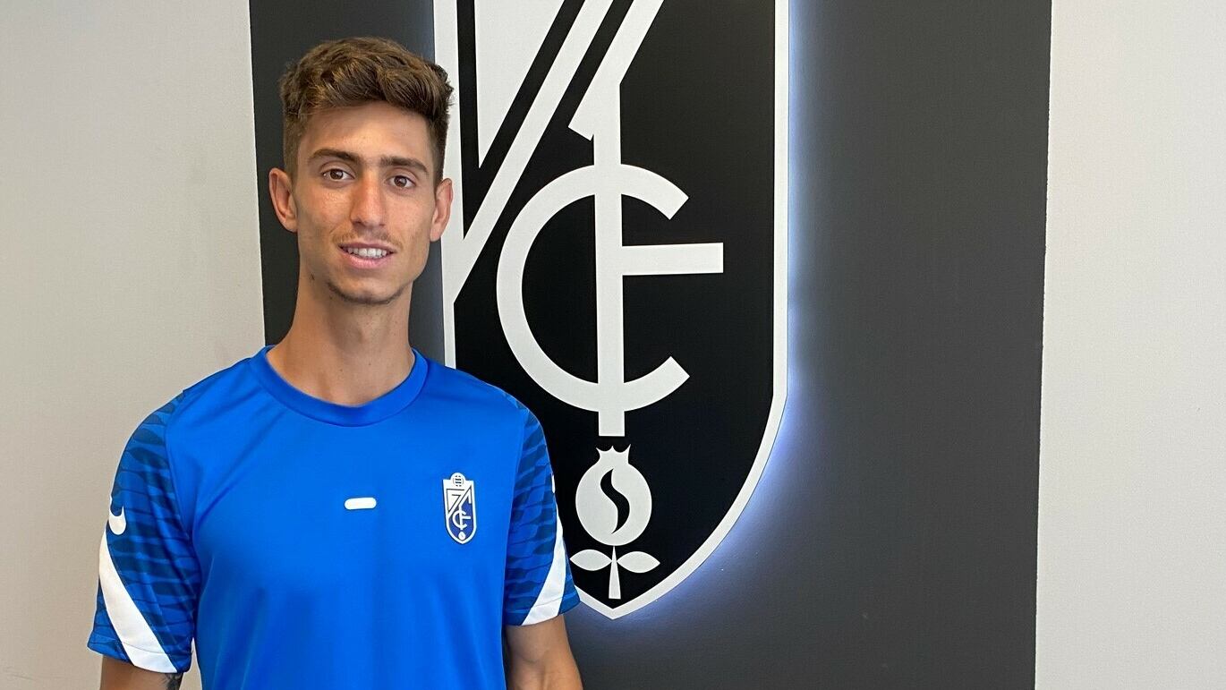 Mario da Costa llega al vestuario del Eldense