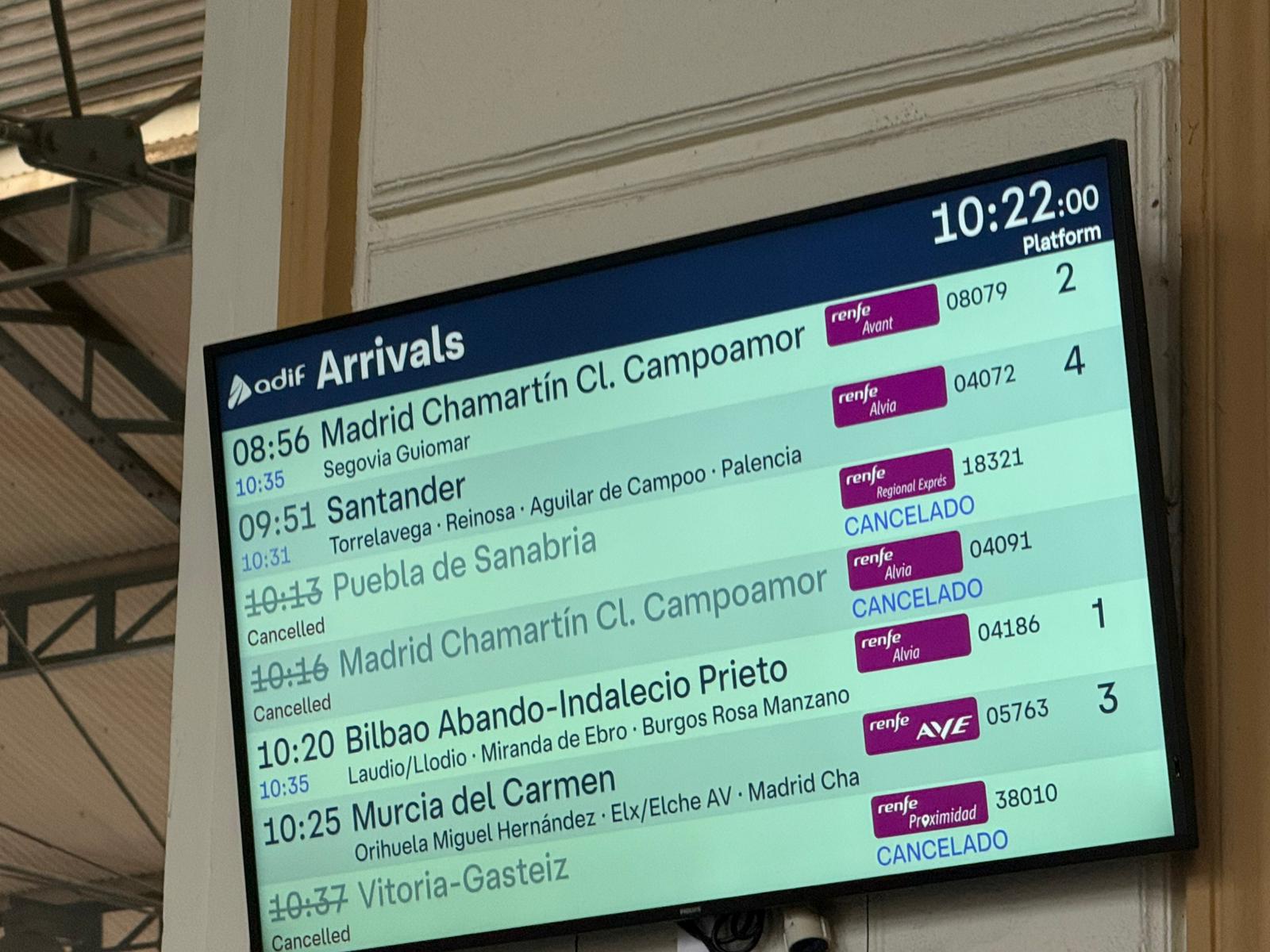 Retrasos y cancelaciones en la estación de trenes de Valladolid en la primera jornada de huelga del sector ferroviario | Cadena SER