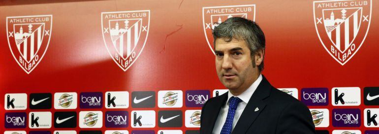 GRA135. BILBAO, 1.- El presidente del Athletic Club, Josu Urrutia, durante la rueda de prensa ofrecida tras concoerse que el equipo se enfrentará al Olympique de Marsella en los dieciseisavos de final de la Liga Europa, con la ida en la ciudad francesa y la vuelta en Bilbao. EFE Luis Tejido