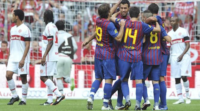 Los jugadores del Barça celebran el primer tanto ante el Internacionale