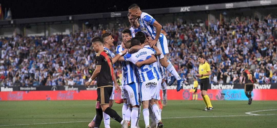 Los jugadores del &#039;Lega&#039; celebran el gol de la victoria ante la A.D. Rayo Vallecano en la última jornada de Liga Santander.