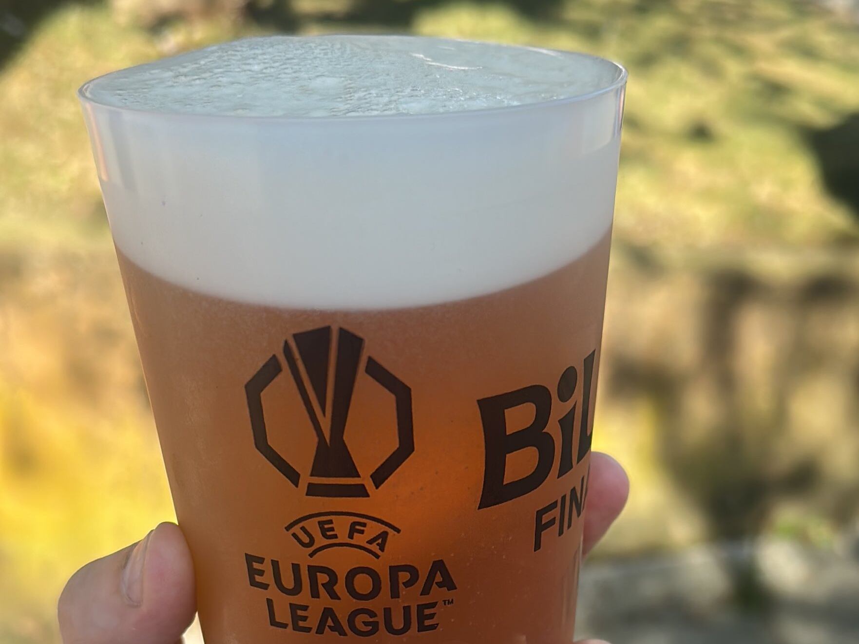 "Si hablas inglés, sablazo": bares del centro de Bilbao duplican precios a los ingleses por la final de la Europa League