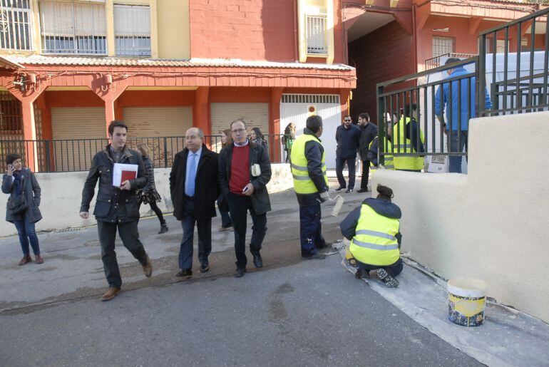 El alcalde de Granada visita el barrio de Casería de Montijo