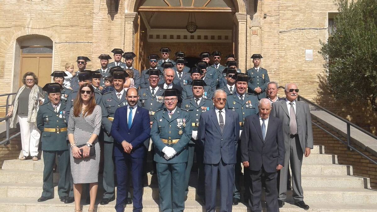 Barbastro celebra la festividad del Pilar con jotas, ofrenda floral y pasacalles