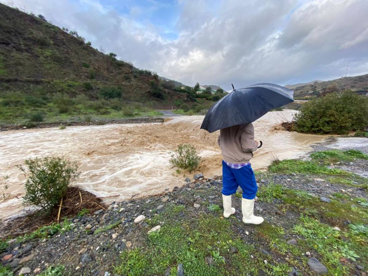 Las fuertes lluvias provocan más de 300 incidencias en la provincia de Málaga