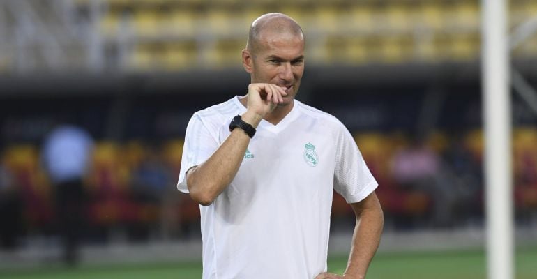 Zinedine Zidane, durante el entrenamiento previo al partido en Skopje