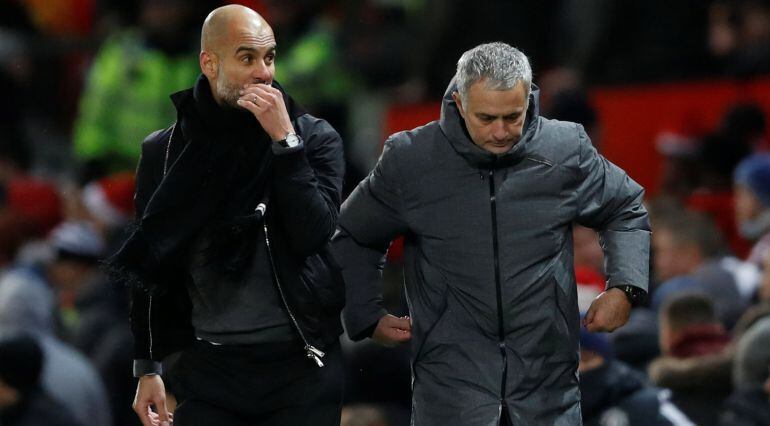 Guardiola y Mourinho, al final del duelo entre el City y el United que acabó con victoria de los primeros.