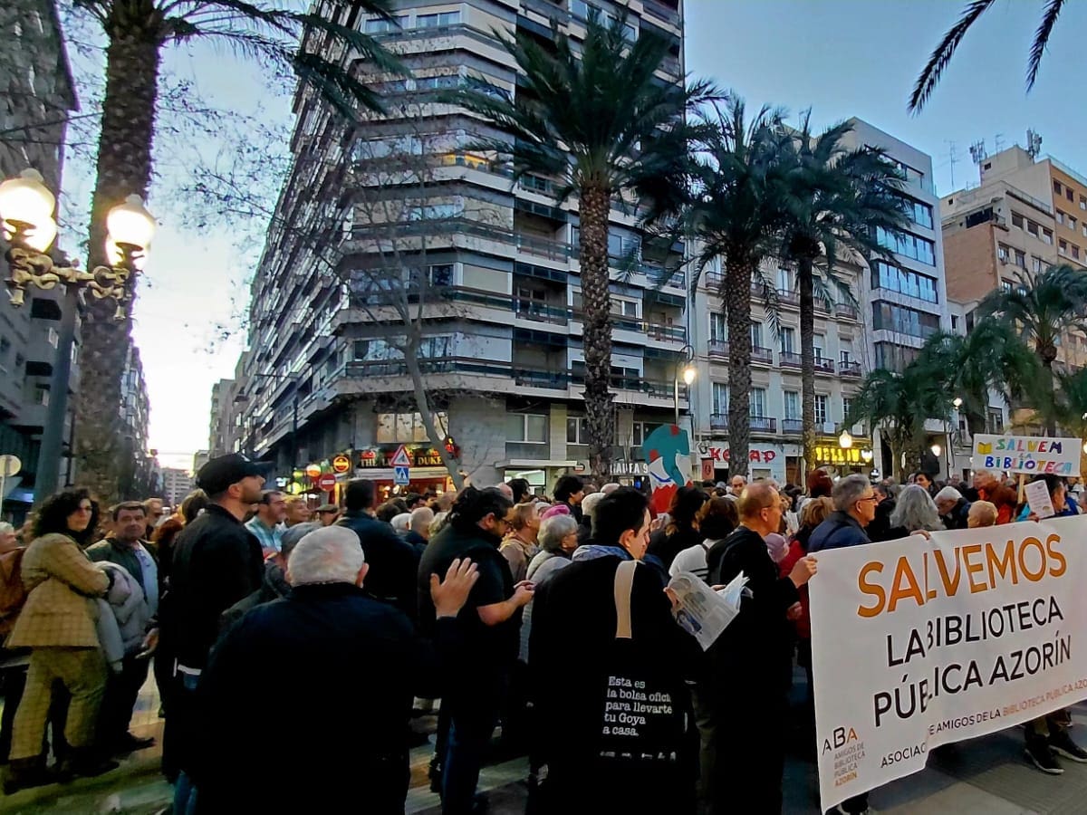 José Ramón Navarro: "La calidad de lo publico es indicador de lo democrático y se ha visto con el escándalo de las viviendas en Alicante"