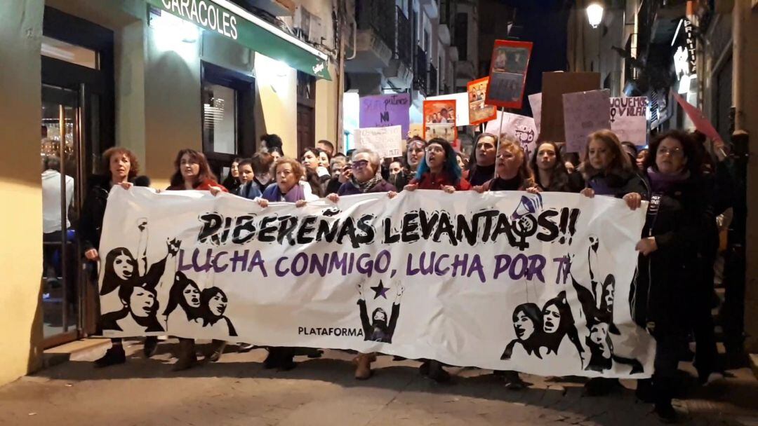 Cabecera de la manifestación que recorrió las principales calles del centro de la capital ribereña.