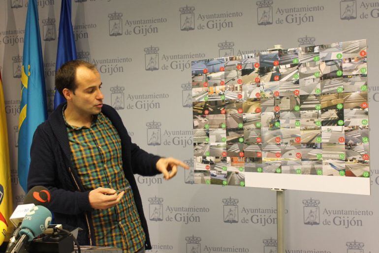 César González durante una rueda de prensa