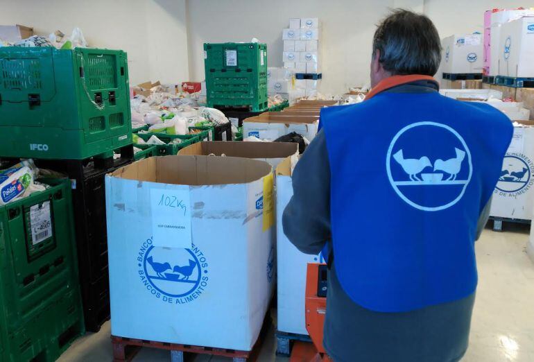 Los almacenes del banco de alimentos siguen recibiendo donaciones