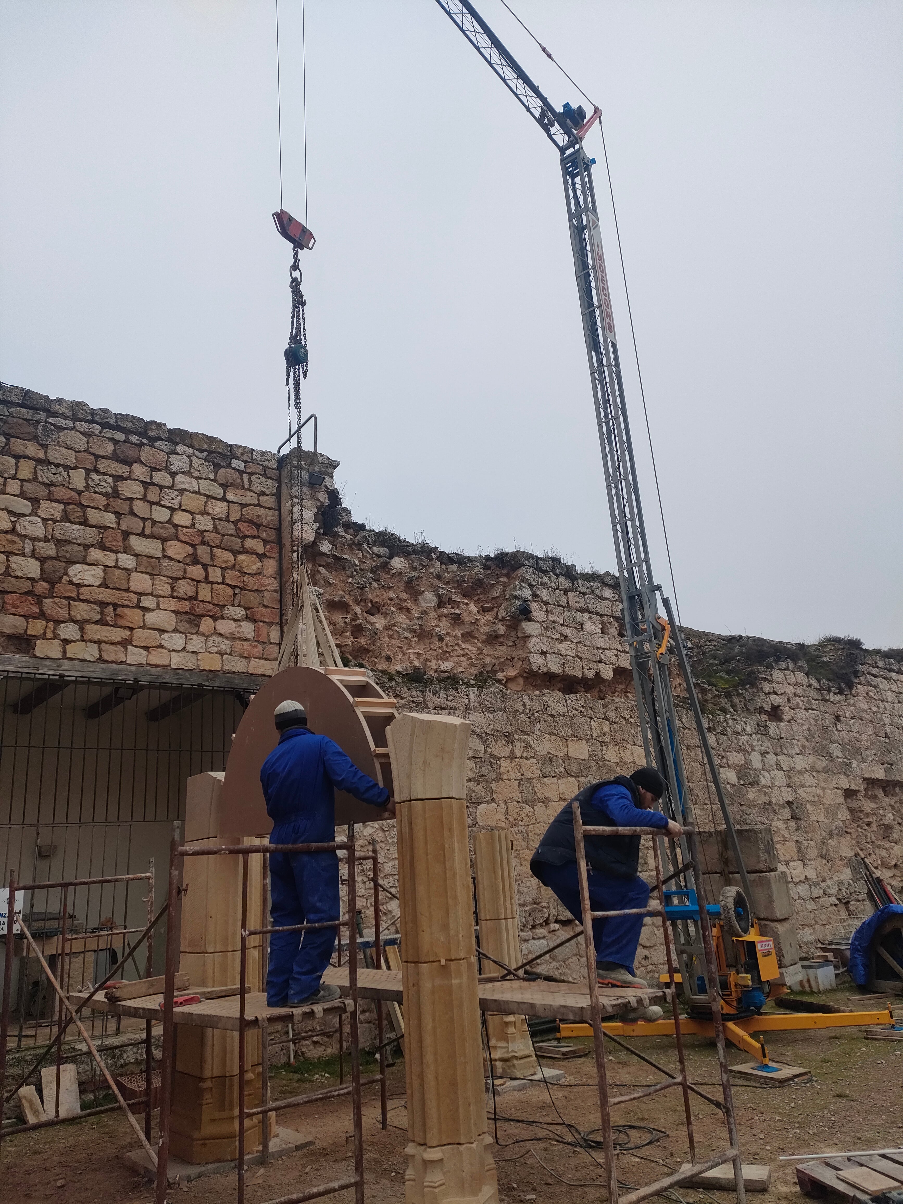 Trabajos de recuperación del claustro del Castillo de Jadraque