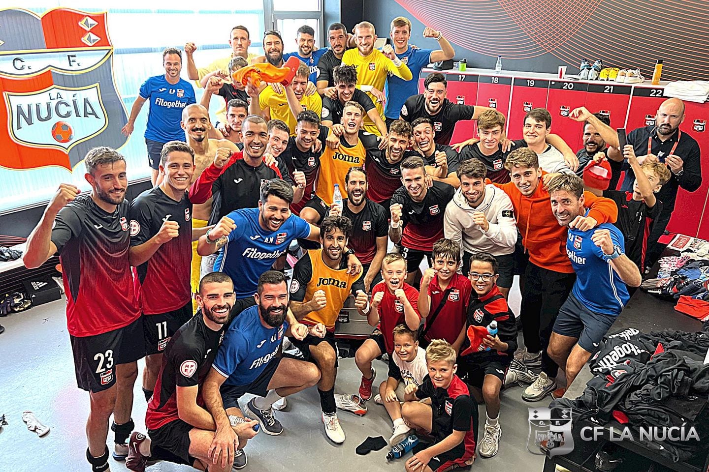 Los jugadores de La Nucía pudieron celebrar su segundo triunfo del año