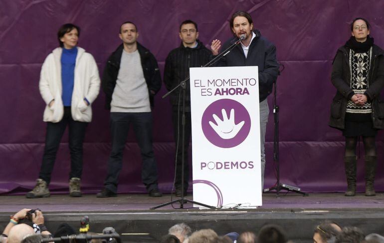 GRA150 MADRID, 31/01/2015.- El secretario general de Podemos, Pablo Iglesias, durante su intervención desde el escenario instalado en la Puerta del Sol de Madrid, donde ha concluido la &quot;marcha del cambio&quot; convocada por el partido para advertir al Gobierno