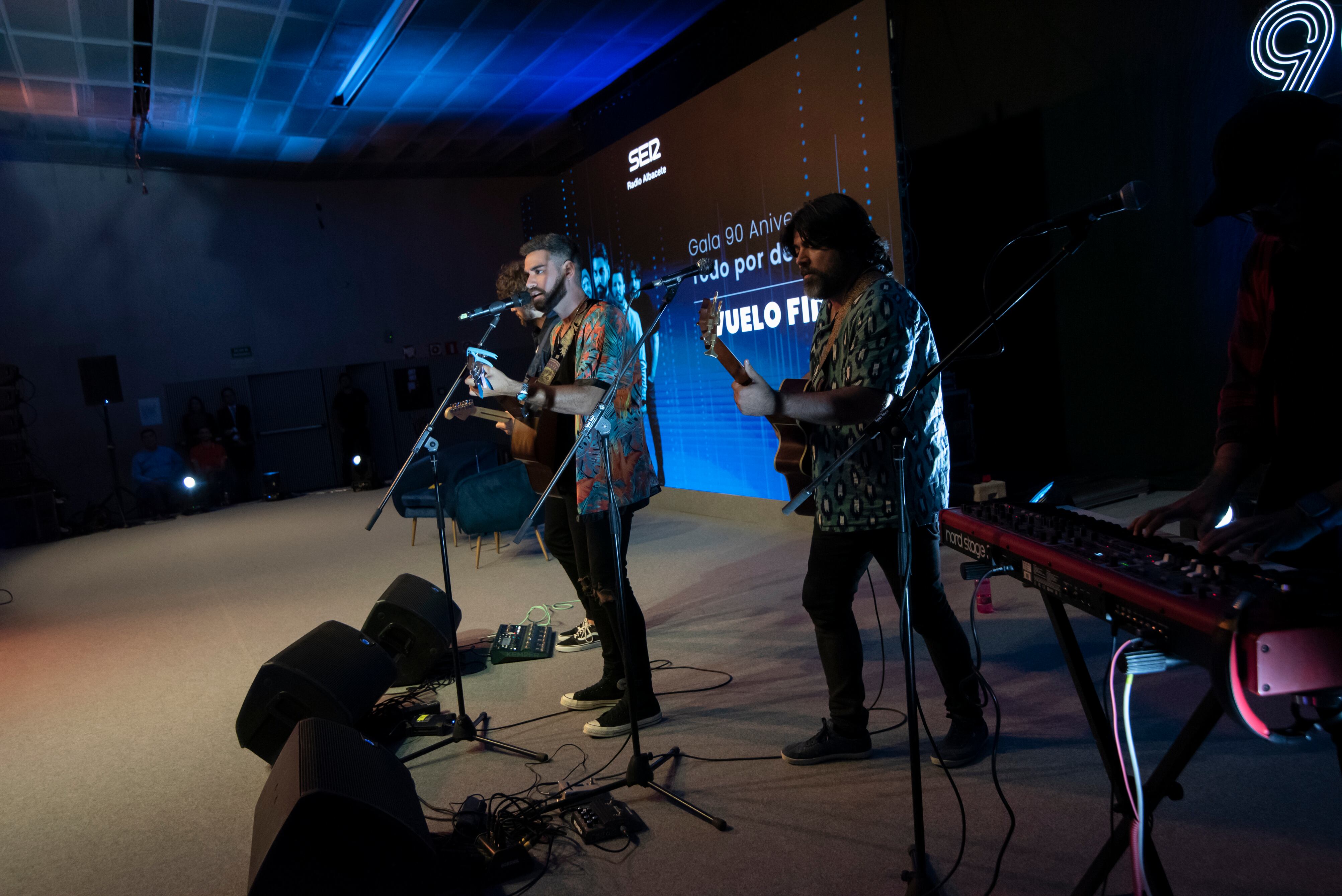 Actuación de Vuelo Fidji durante la gala del 90 aniversario de Radio Albacete.