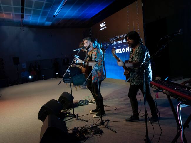 Actuación de Vuelo Fidji durante la gala del 90 aniversario de Radio Albacete.