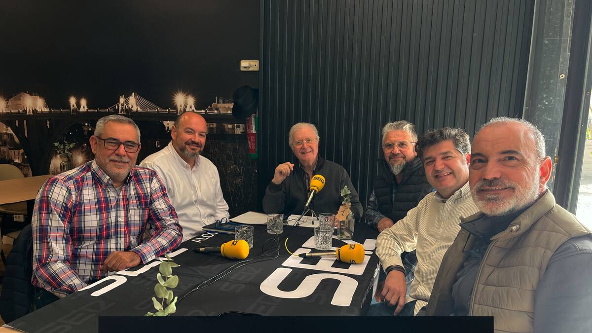 Los ganadores de los concursos del Mig Any de Olleta y de Cotos, invitados en el Salón Montecarlo