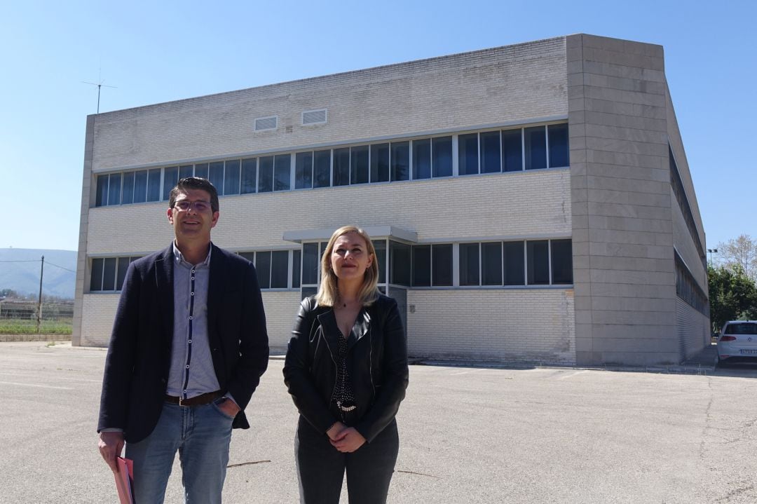 Jorge Rodríguez i Natalia Enguix en la visita al que serà el nou Palau de Justicia d&#039;Ontinyent