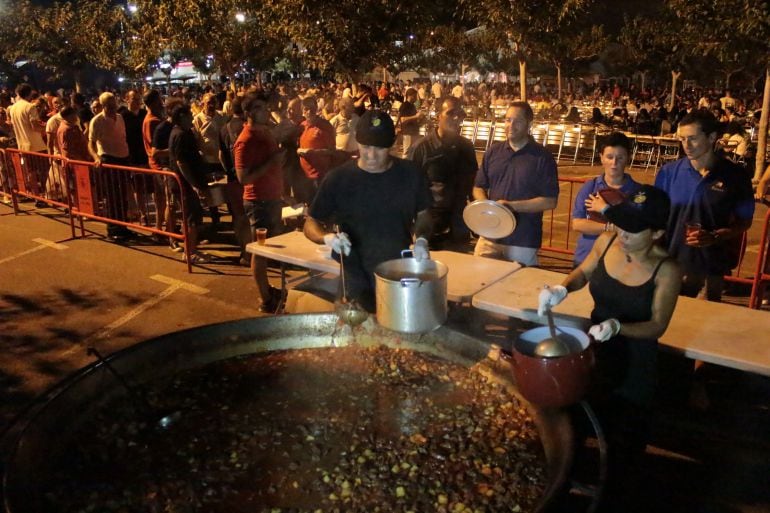 Degustación del 'tombet de bou' en el Recinte de la Martxa de la ciudad