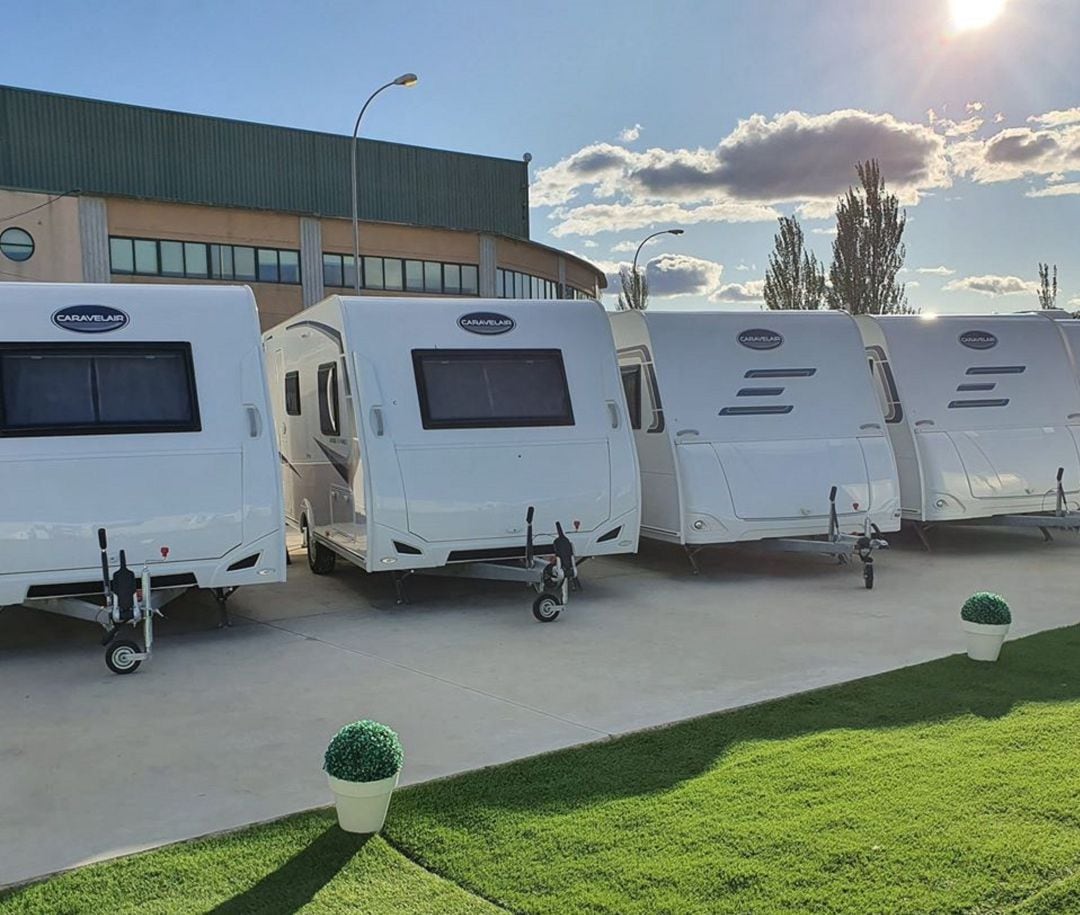 Algunos vehículos en las instalaciones de la empresa en San Martín de la Vega. 