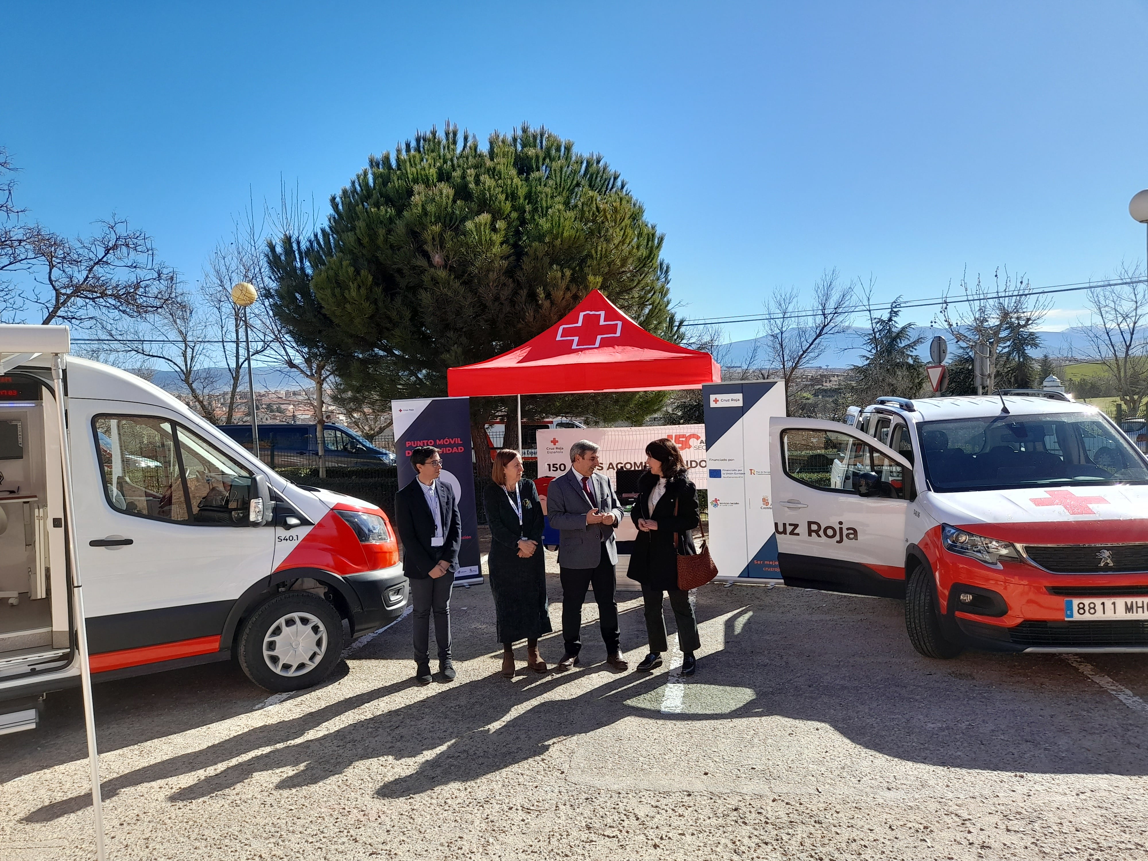 Presentación de los vehículos en la sede territorial de Cruz Roja Segovia