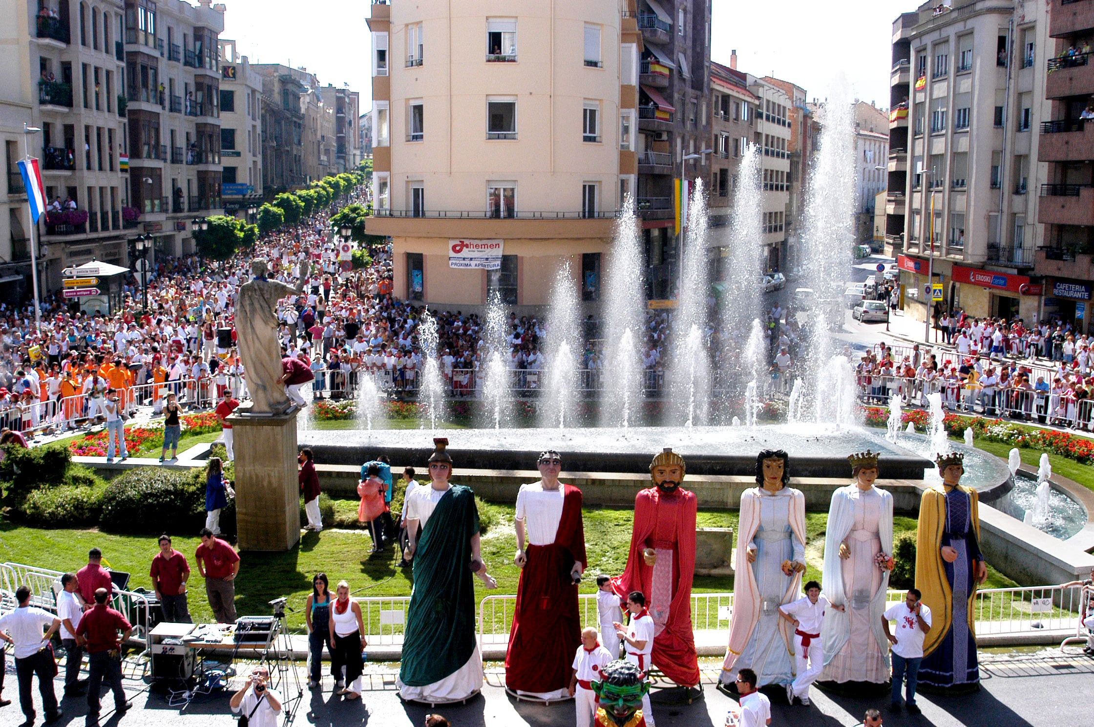 La comparsa de Gigantes de Calahorra hace un llamado a padres, madres y peñistas a participar activamente y asegurar así la continuidad de los pasacalles.