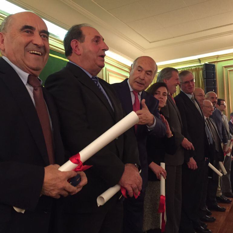 Foto de los premiados en la gala organizada por la Cámara Oficial de Comercio e Industria de Palencia.