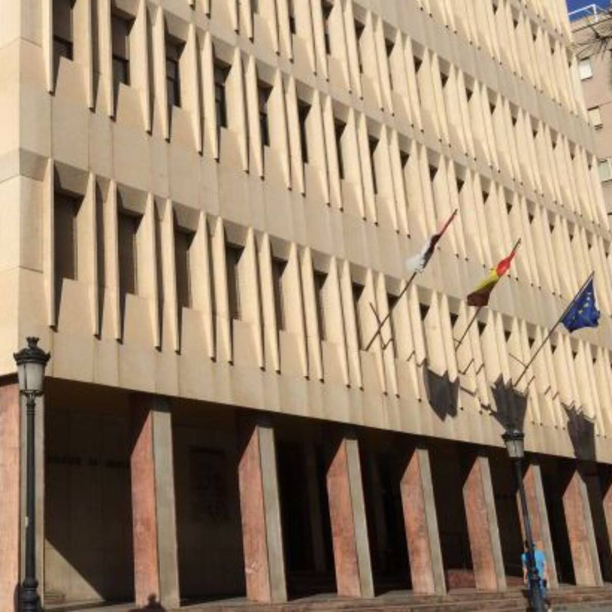 Condenan a cinco a hombres a pagar 26 millones de euros por tráfico de drogas