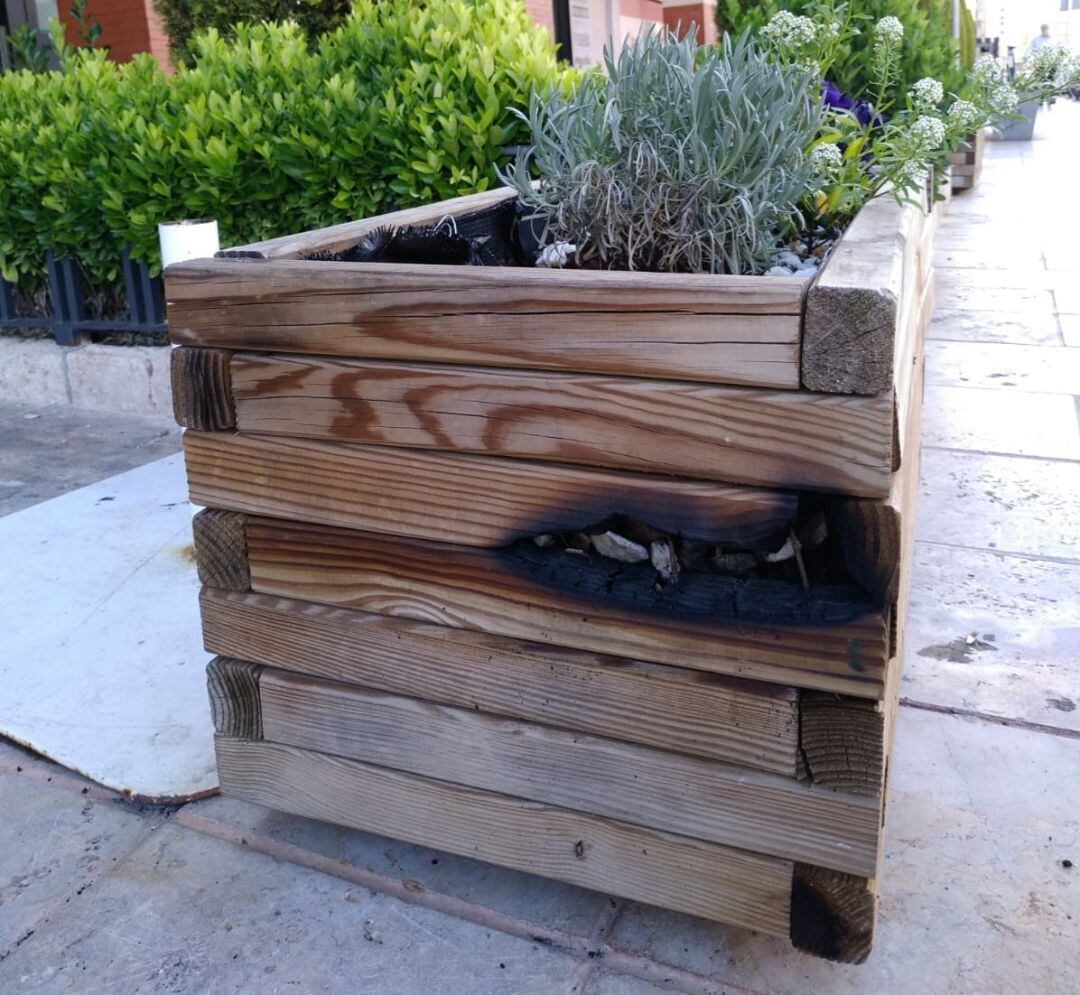 Imagen del macetero de madera 