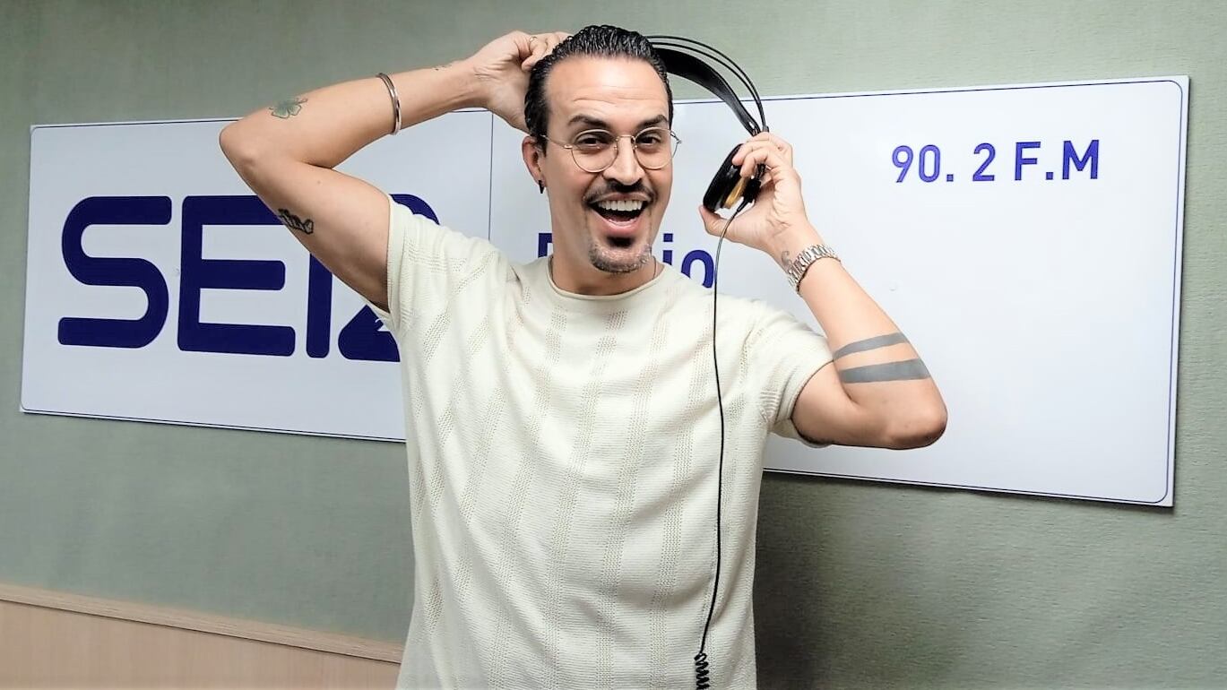 Alex Mora (La Sándwich), en el estudio de Radio Elda SER