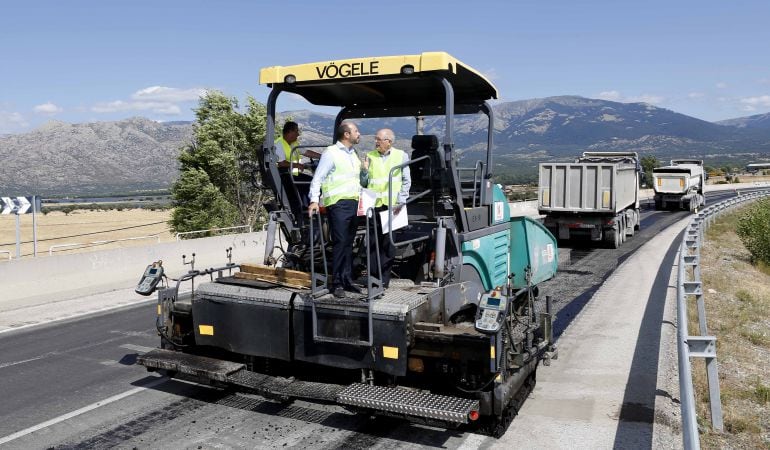 El consejero de Transportes, Vivienda e Infraestructura, Pedro Rollán visita las obras de la M-862