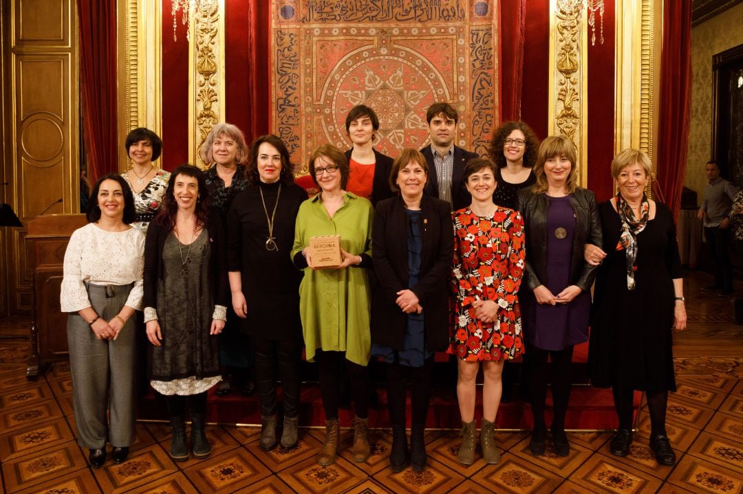 La Presidenta con representantes del colectivo Alaiz y autoridades.