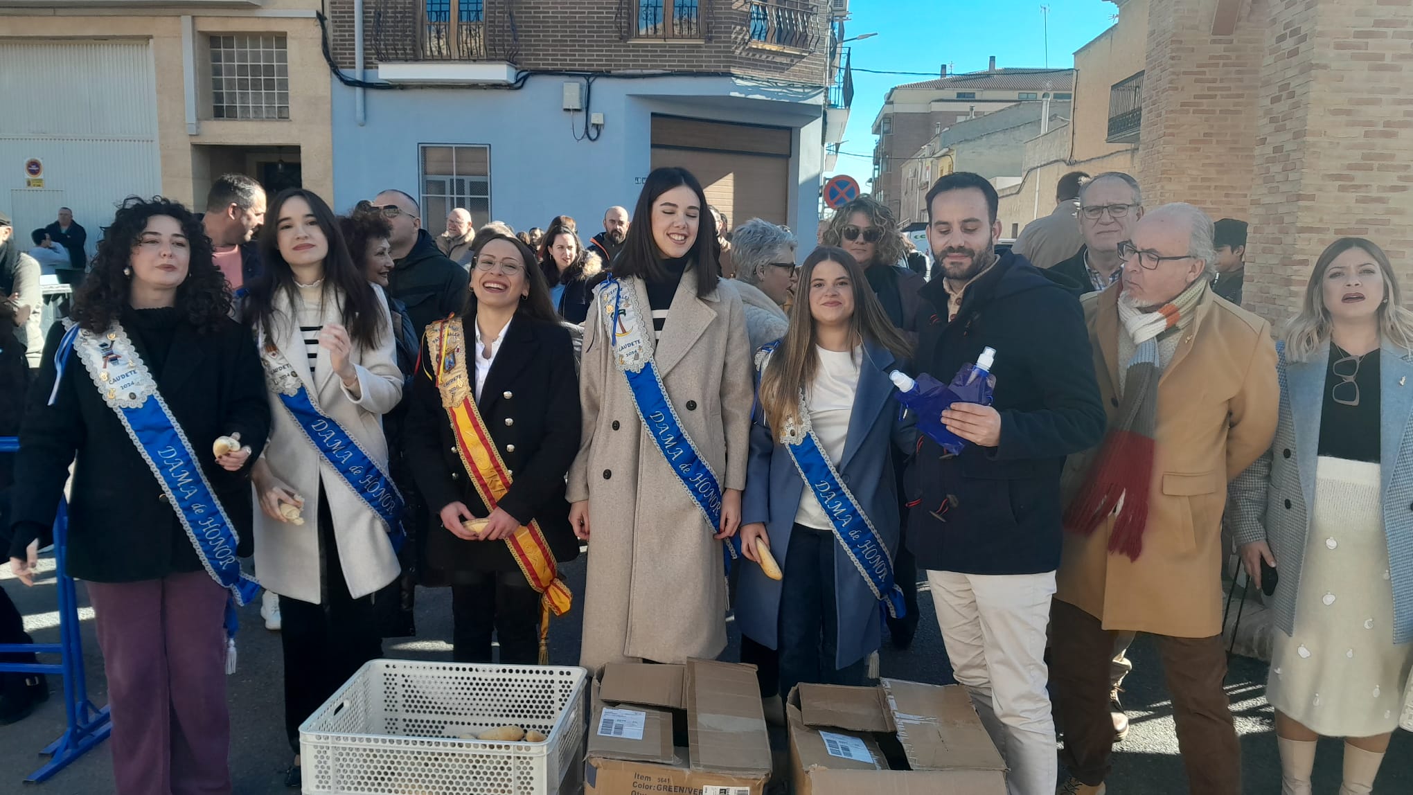 Las Damas de las Comparsas y concejales del ayuntamiento