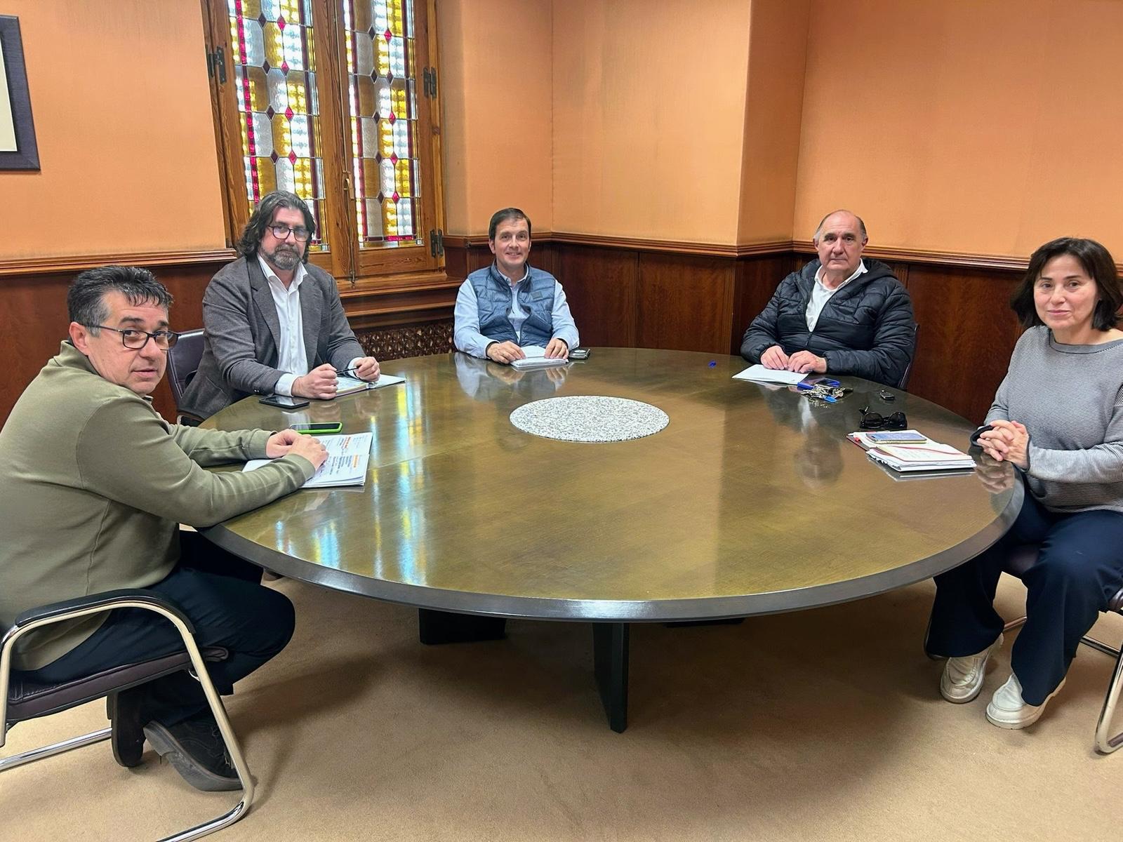 Encuentro de representantes de Asaja con la nueva presidenta de CEOE-Cepyme Huesca