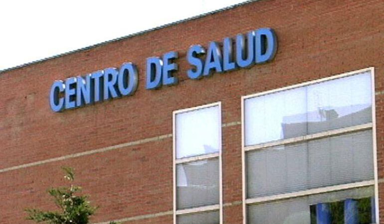El centro de salud de la calle Cuzco es uno de los más deteriorados en sus instalaciones, según la concejala Teresa Fernández.