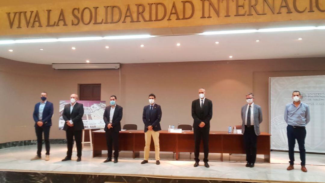 El alcalde de Alcoy, Antonio Francés, y el rector de la UPV, Francisco Mora, han presidido el acto de firma del convenio de cesión del uso de edificio del Viaducto.