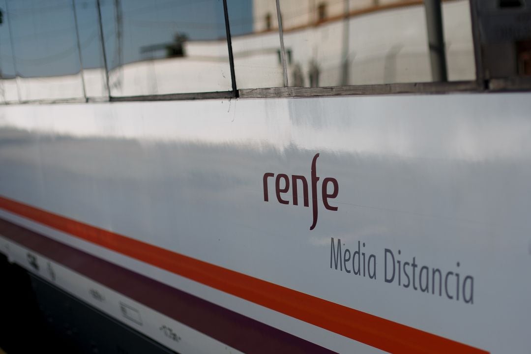 Un tren de Media Distancia, la marca comercial más empleada por RENFE en los servicios de tren convencional