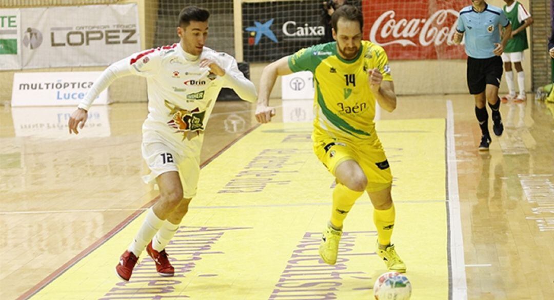 Julio en una acción en el partido Jaén-Naturpellet