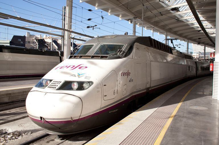 Uno de los trenes AVE de la Serie 100