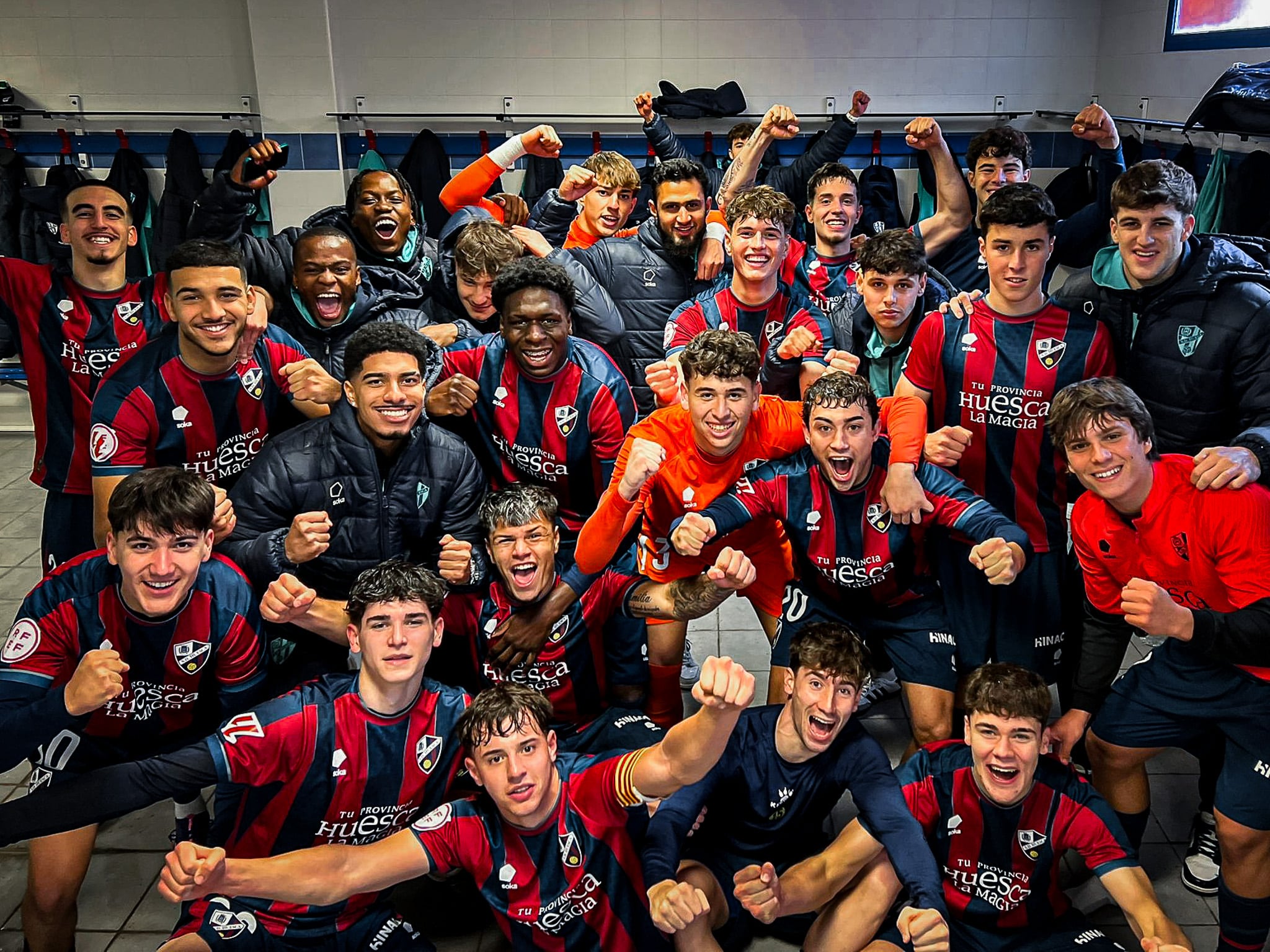 El Huesca B celebra el liderato