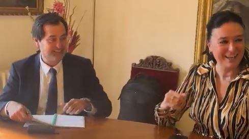 Ricardo Mur, consejero delegado de la SD Huesca, y Lorena Orduna, alcaldesa de Huesca