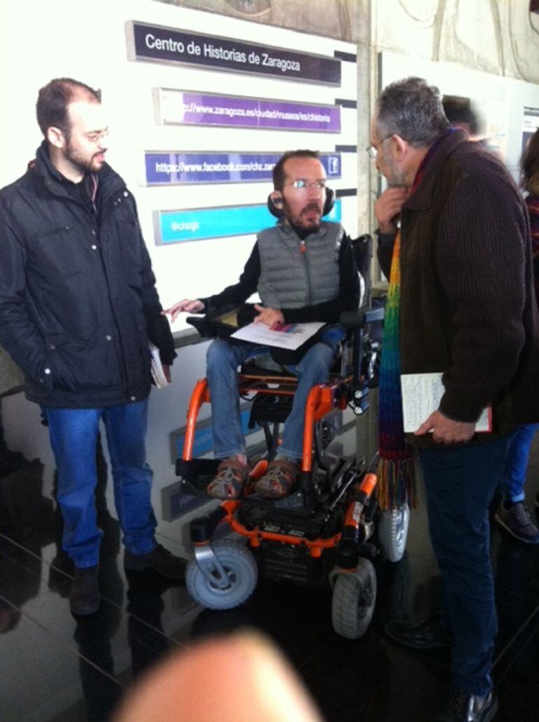 Pablo Echenique junto a Pedro Arrojo y Jorge Luis