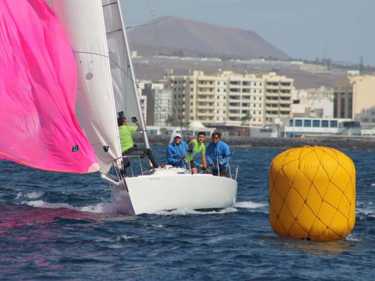 El "Lanzarote Sailing Paradise" gana la Liga J80 de Lanzarote 2020