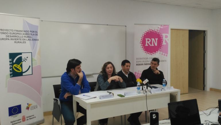 Eneko Larrarte (pte EDER), Isabel Elizalde (consejera Admon. Local), Juan Carlos Castillo (alcalde Peralta), Eusebio Sáez (pte. Comité Ejecutivo EDER) en la inauguración de la sede de Peralta