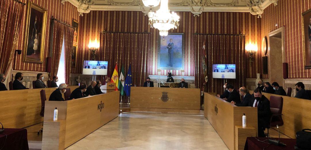 Aspecto del Salón Colón del Ayuntamiento en la presentación de la muestra &#039;Escenas de la Pasión. Los misterios de Sevilla&#039;