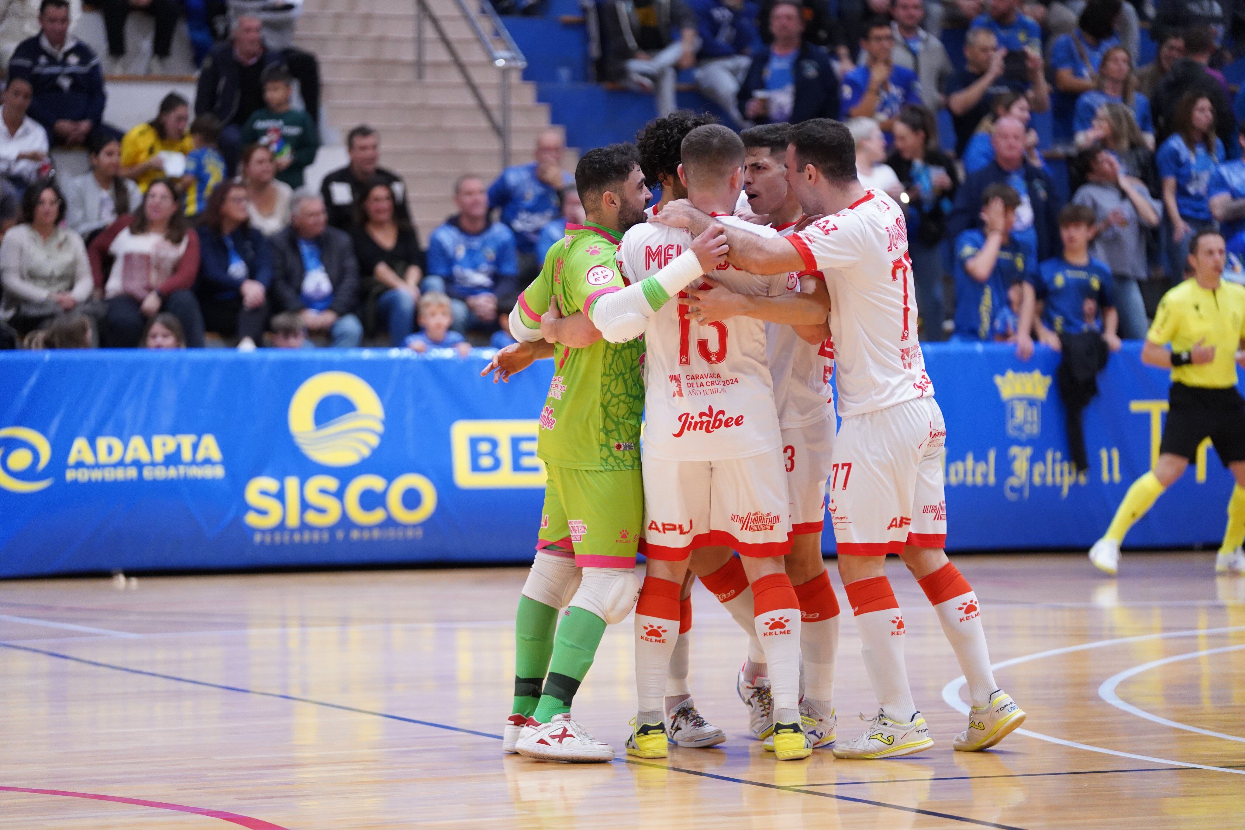 La plantilla melonera celebra un gol la pasada jornada