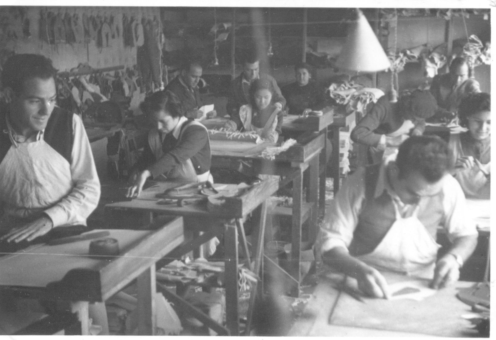 Grupo de cortadores en la fábrica de Hermanos Arraéz.