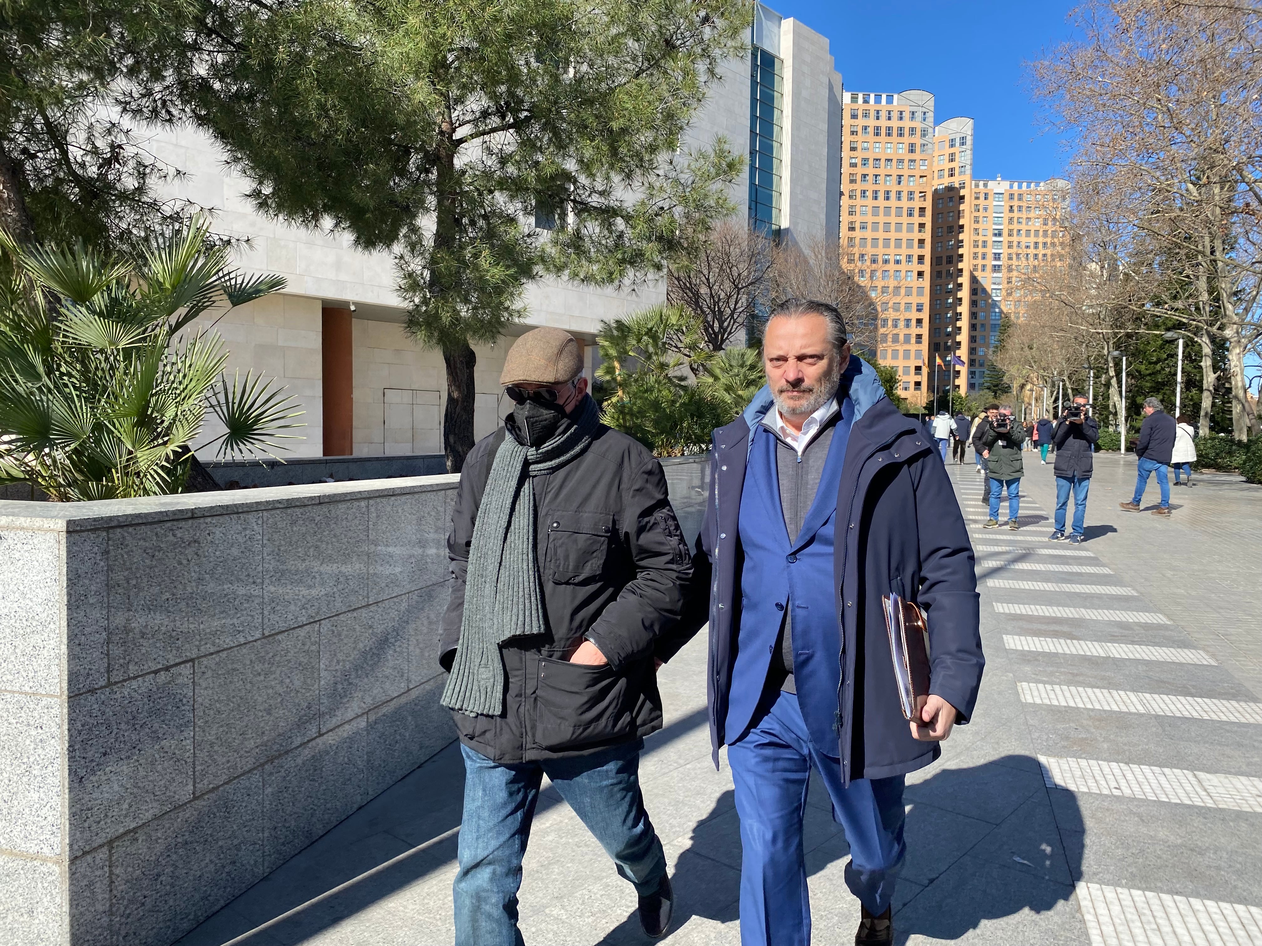 Exsuegro de Marcos Benavent, Mariano López, a su salida de la Ciudad de la Justicia tras declarar como testigo en la pieza de los &#039;zombies&#039; del caso Imelsa. Fuente: propia